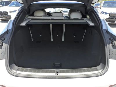 2025 BMW X4 — photo 11 view