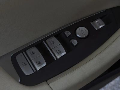 2025 BMW X4 — photo 18 view