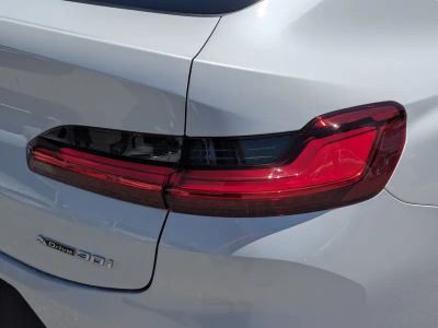 2025 BMW X4 — photo 10 view
