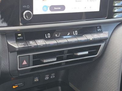 2025 Toyota Camry — photo 17 view