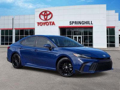 2025 Toyota Camry SE — front three-quarter view