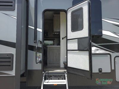 2020 Keystone Raptor — photo 16 view
