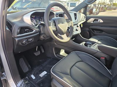 2026 Chrysler Pacifica - Photo 15