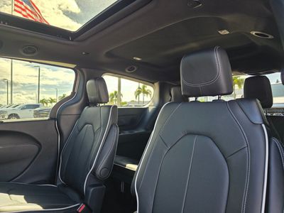 2026 Chrysler Pacifica - Photo 8