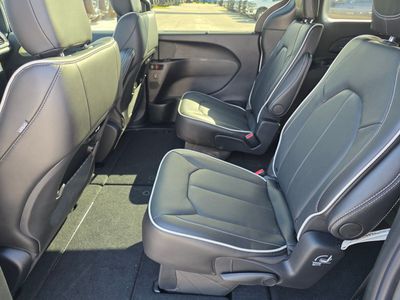 2026 Chrysler Pacifica - Photo 9