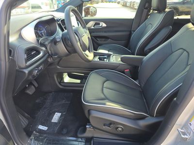 2026 Chrysler Pacifica - Photo 14