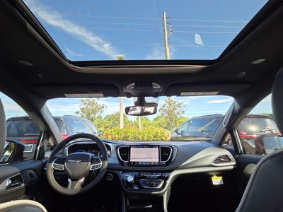 2026 Chrysler Pacifica - Photo 11