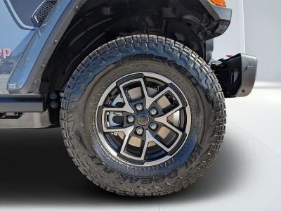 2026 Jeep Gladiator — photo 10 view