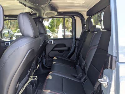 2026 Jeep Gladiator — photo 13 view