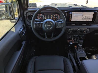 2026 Jeep Gladiator — photo 16 view