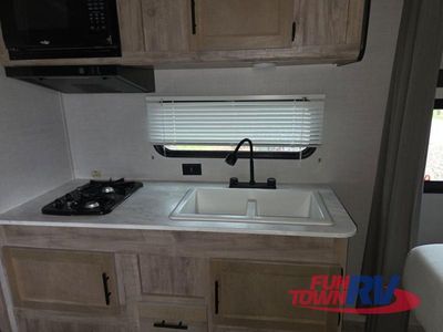 2023 Gulf Stream RV Kingsport Ultra Lite - Photo 5
