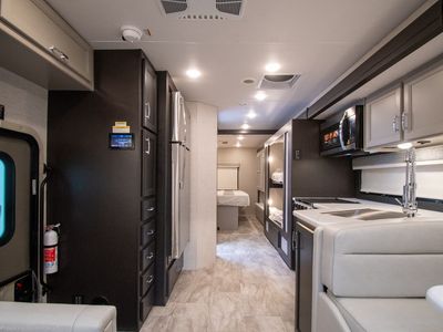 2026 Thor Motor Coach Magnitude Grand - Photo 14