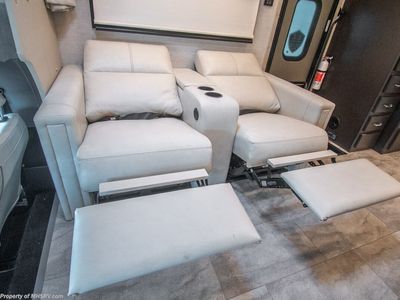 2026 Thor Motor Coach Magnitude Grand - Photo 11