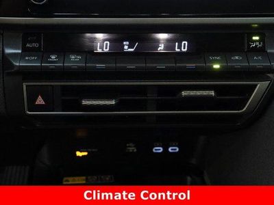 2025 Toyota Camry FWD - Photo 19