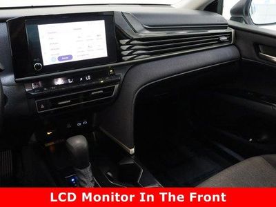 2025 Toyota Camry FWD - Photo 15