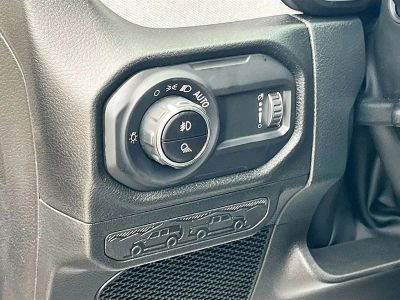 2026 Jeep Gladiator — photo 10 view