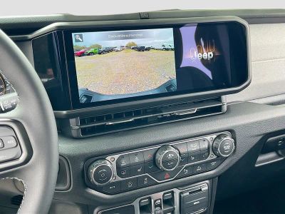 2026 Jeep Gladiator — photo 13 view