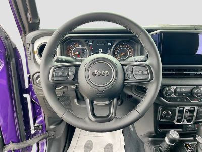 2026 Jeep Gladiator — photo 11 view