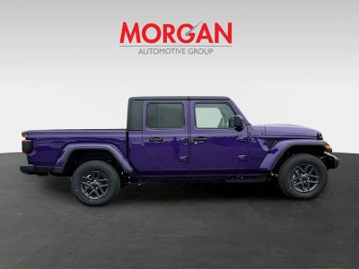2026 Jeep Gladiator — photo 8 view