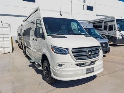 2027 Grech RV STRADA-ION — front three-quarter view