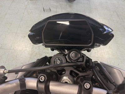 2025 Yamaha MT-10 - Photo 9