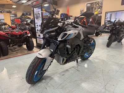 2025 Yamaha MT-10 - Photo 2
