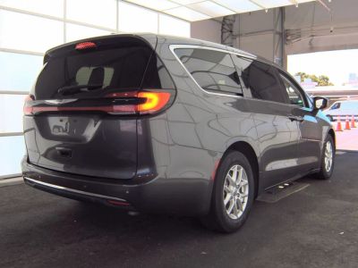 2023 Chrysler Pacifica - Photo 2