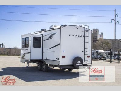 2025 Cougar Half-Ton 22RBS - Photo 7