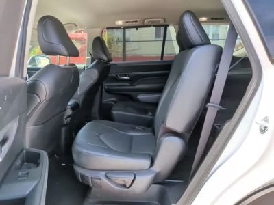 2024 Toyota Grand Highlander — photo 10 view