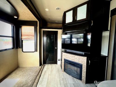 2016 Grand Design Momentum M-Class - Photo 12