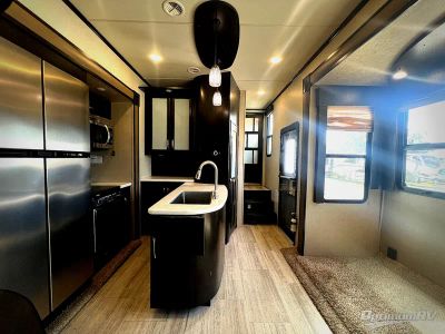 2016 Grand Design Momentum M-Class - Photo 5