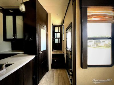 2016 Grand Design Momentum M-Class - Photo 16