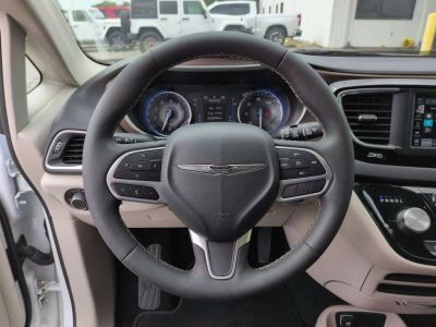 2024 Chrysler Voyager - Photo 11