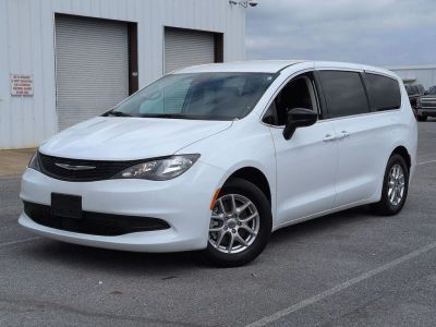 2024 Chrysler Voyager - Photo 1