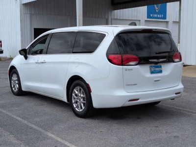 2024 Chrysler Voyager - Photo 3