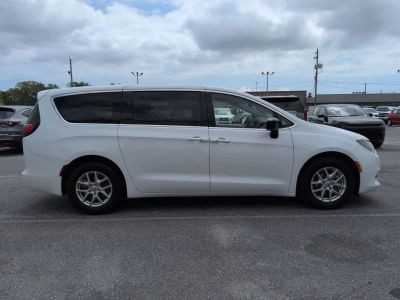 2024 Chrysler Voyager - Photo 6