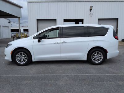 2024 Chrysler Voyager - Photo 2