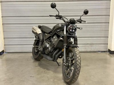 2025 Honda SCL500 - Photo 2
