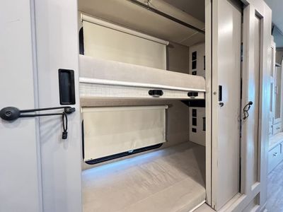 2023 Thor Motor Coach MIRAMAR - Photo 20