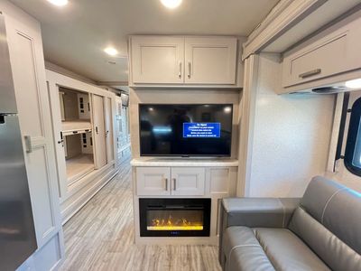 2023 Thor Motor Coach MIRAMAR - Photo 17