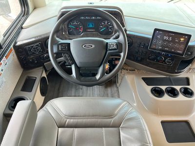 2023 Thor Motor Coach MIRAMAR - Photo 2