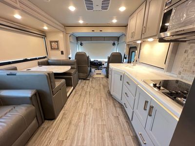 2023 Thor Motor Coach MIRAMAR - Photo 3
