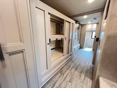 2023 Thor Motor Coach MIRAMAR - Photo 9