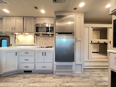 2023 Thor Motor Coach MIRAMAR - Photo 8