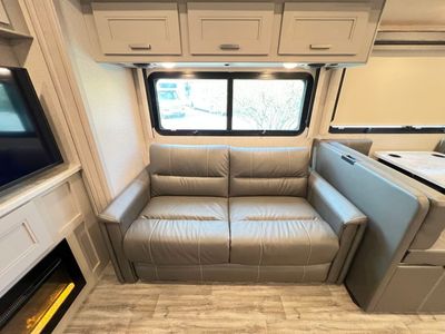 2023 Thor Motor Coach MIRAMAR - Photo 16