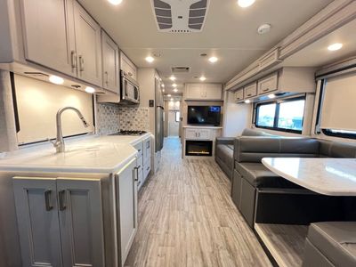 2023 Thor Motor Coach MIRAMAR - Photo 5