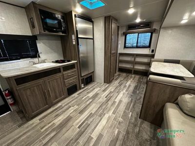 2023 CrossRoads RV Zinger - Photo 18