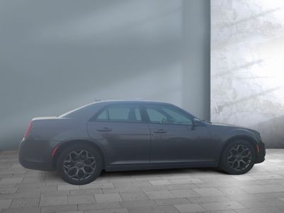 2018 Chrysler 300 — photo 9 view