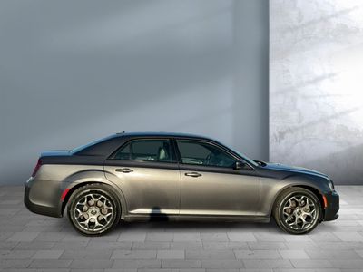 2018 Chrysler 300 — photo 8 view