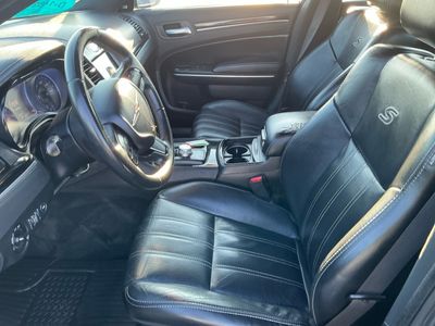 2018 Chrysler 300 — photo 11 view